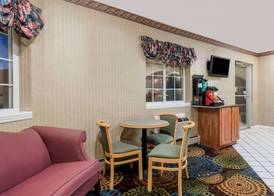 Howard Johnson by Wyndham Lenox 2