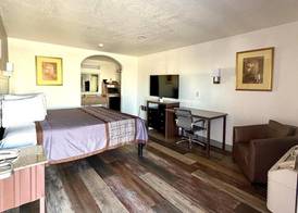 Kermit Inn 5