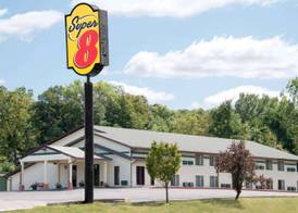 Super 8 by Wyndham Algona 5