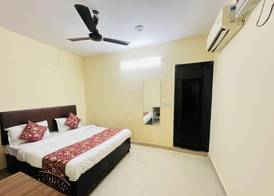 Roomshala Hotel Crown 4
