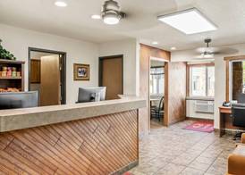 Econo Lodge, Downtown Custer Near Custer State Park and Mt Rushmore 2