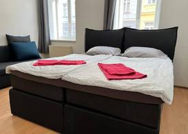 Affordable 3BR shared Apt. near Meidling 2