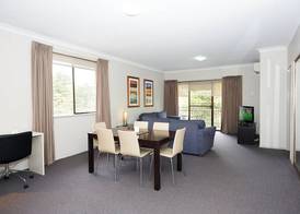Oxley Court Serviced Apartments 4