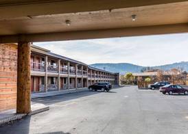 Econo Lodge Inn & Suites Kalispell - Glacier National Park Gateway 3