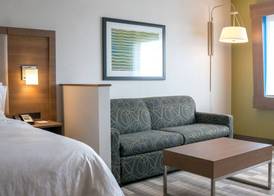Holiday Inn Express & Suites BRANDON by IHG 5