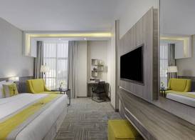 The Seasons Hotel 3
