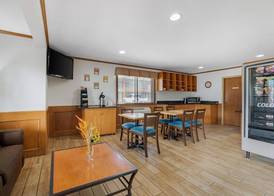 SureStay Plus Hotel by Best Western Salmon Arm 4