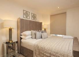 Deluxe Apt - Beautiful River View, Balcony &Free Secure Parking 3