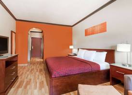 Days Inn & Suites by Wyndham Marquez 5