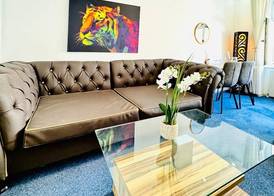 Spacious 7BR Apartment Prime Location 2