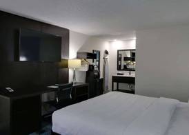 Travelodge by Wyndham Calhoun South I-75 3