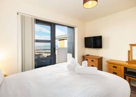 West Beach - Holiday Apartments 3