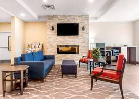 Comfort Inn & Suites 3
