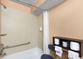 Super 8 by Wyndham Myrtle Beach/Market Common Area 5