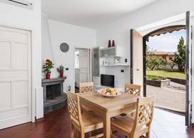 City Cottage With Garden and Pool by Wonderful Italy 2