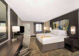 Days Inn by Wyndham Asheville Downtown North 5