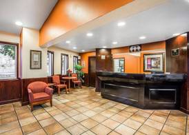 Econo Lodge Downtown 3