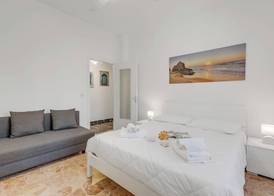 Verdi Loano Beach Apartment With Balcony 4