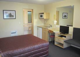 Alhambra Oaks Motor Lodge 3