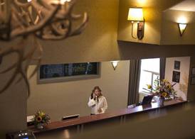 Coast Inn at Lake Hood 4