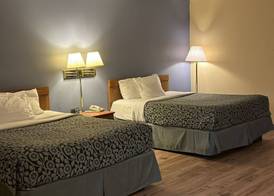 Econo Lodge El Paso, IL 5
