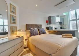 QE2 Loft Apartments 5