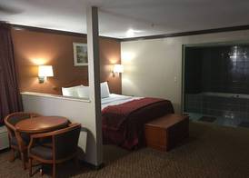 Days Inn by Wyndham Bishop 4