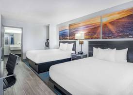 Days Inn by Wyndham Hamilton 4