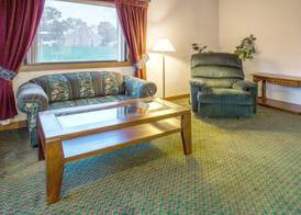 Super 8 by Wyndham Hartford WI 2