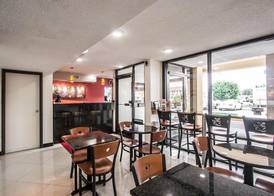 Econo Lodge Inn & Suites Memphis East 3