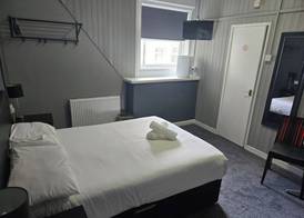 Peek-a-Booze - Budget Hotel - Adults Only 2
