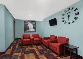 Super 8 by Wyndham Eau Claire I-94 3