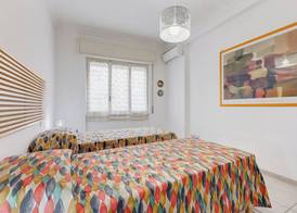 Cozy 2-Bedroom Flat with Balcony 4
