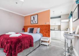 Ashbys Accommodation & Spa hire 4