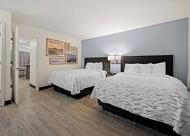 Red Roof Inn PLUS+ & Suites Naples Downtown-5th Ave S 5