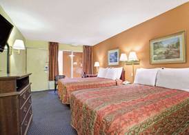 Days Inn by Wyndham Benson 4