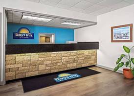 Days Inn by Wyndham Dubuque 3