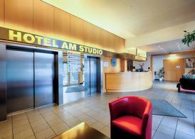 Enjoy Hotel am Studio 2