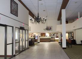 Clarion Hotel & Conference Center Lansing West 2