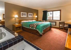 Super 8 by Wyndham Hartford WI 3