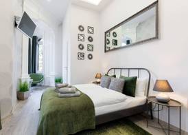 Silver Rooms by Staymood Holidays 4