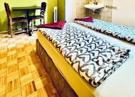 Affordable Central Rooms Near U3 4