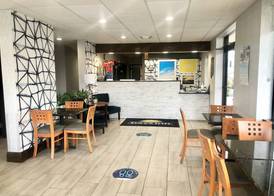 Days Inn by Wyndham Asheville Downtown North 3