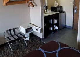 Super 8 by Wyndham Fort Collins 4