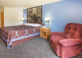 Super 8 by Wyndham Monmouth IL 5