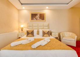 Twins Hotel 3