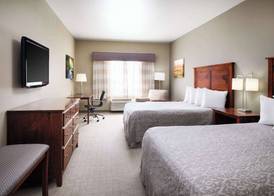 Green Mill Village Hotel & Suites, BW Signature Collection 4