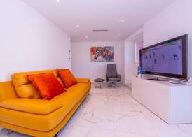 Yellow View Apartment 4