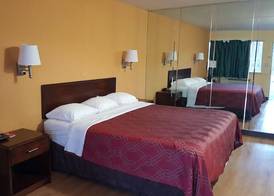 Econo Lodge Near Bluefield College 4