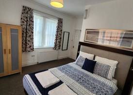Gatwick Castle B&B 5